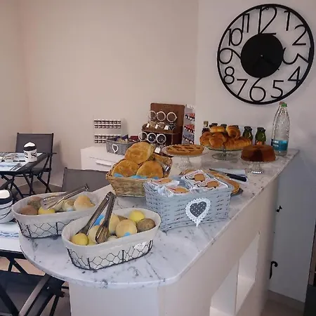 Bed & Breakfast Villino Micol A Due Passi Dal Mare *