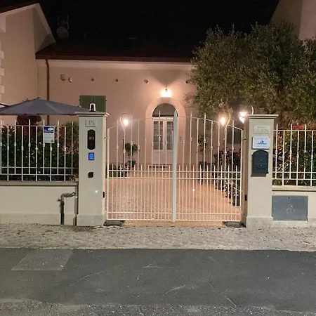 Villino Micol A Due Passi Dal Mare Marina Di Carrara