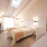 Villino Micol A Due Passi Dal Mare 4*